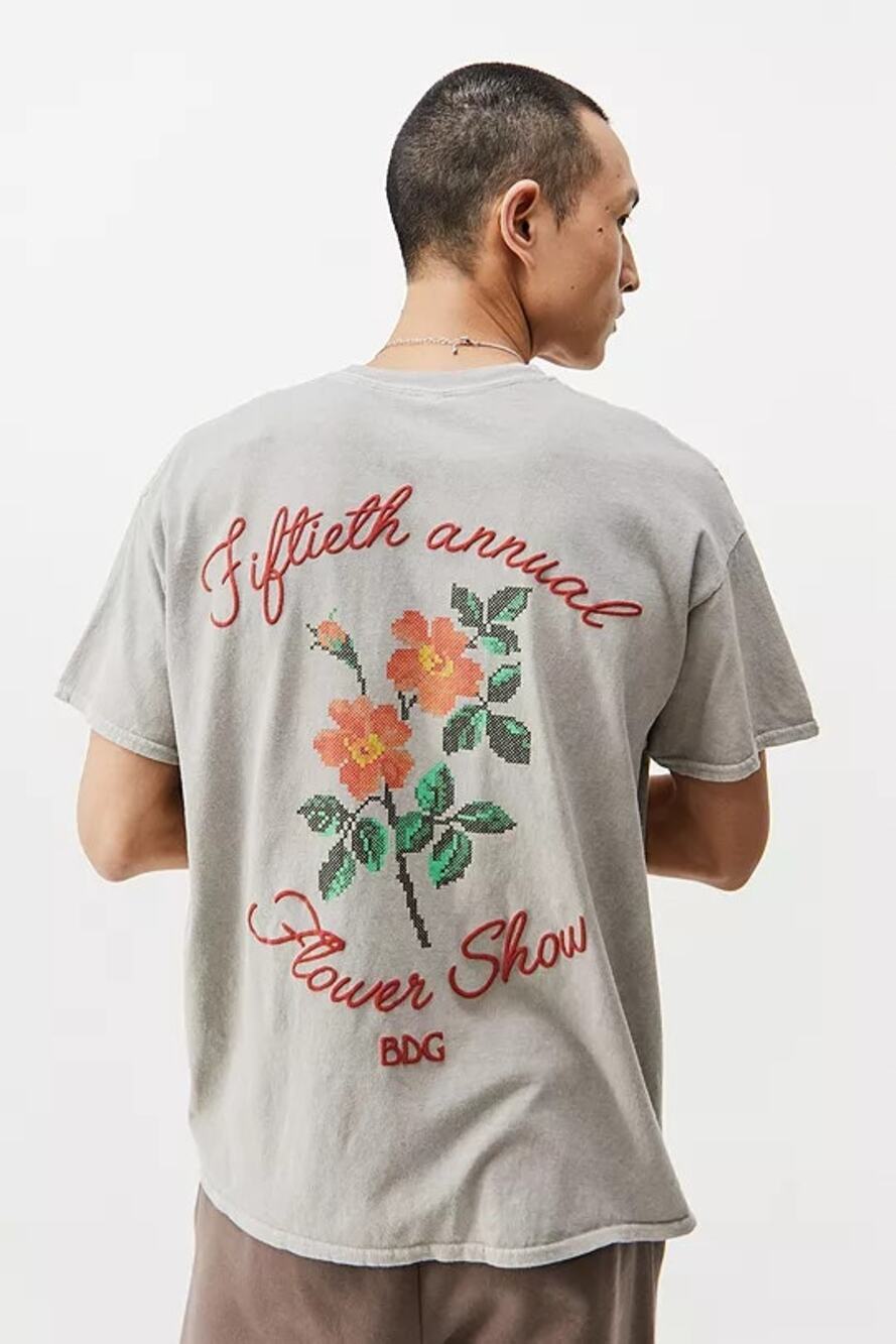 NWT Urban Outfitters BDG Ecru Flower Show T-Shirt in Grey size Large